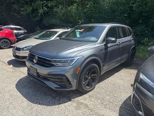 Platinum Gray Metallic 2023 Volkswagen Tiguan 2.0T SE R-Line Black