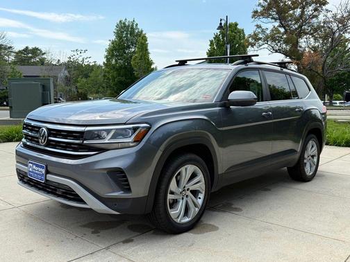 Platinum Gray Metallic 2023 Volkswagen Atlas 3.6L SE w/Technology