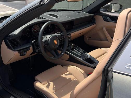 Aventurine Green Metallic 2023 Porsche 911 Targa 4S