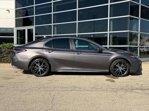 2024 Toyota Camry Hybrid SE