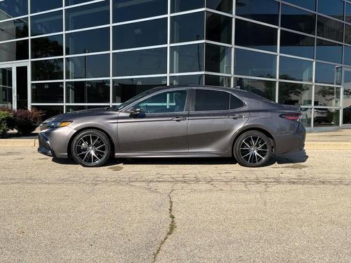 2024 Toyota Camry Hybrid SE