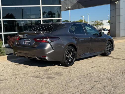 2024 Toyota Camry Hybrid SE