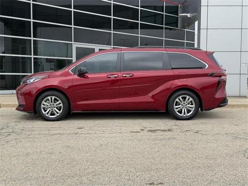 2023 Toyota Sienna XSE 7 Passenger