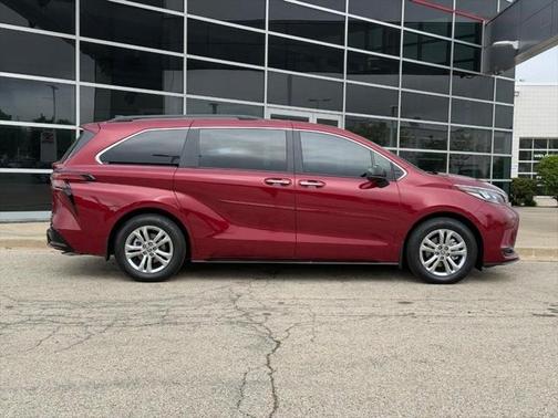 2023 Toyota Sienna XSE 7 Passenger