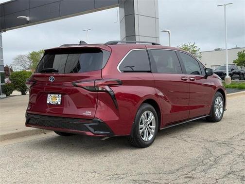2023 Toyota Sienna XSE 7 Passenger