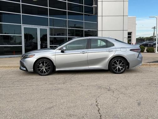 Celestial Silver Metallic 2024 Toyota Camry SE