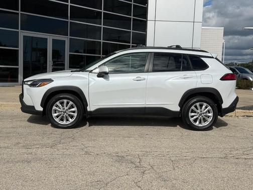 Wind Chill Pearl 2022 Toyota Corolla Cross LE