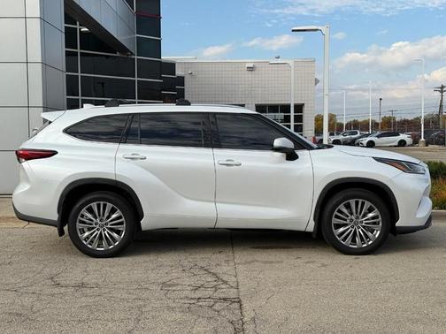 2023 Toyota Highlander Platinum