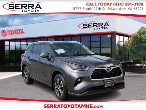 Magnetic Gray Metallic 2023 Toyota Highlander XLE