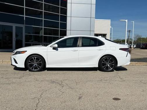 Super White 2019 Toyota Camry LE