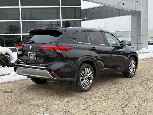 2023 Toyota Highlander Platinum