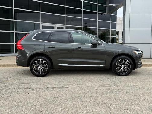 Gray Metallic 2019 Volvo XC60 T5 Inscription