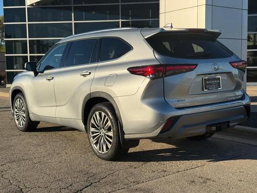 2022 Toyota Highlander Platinum