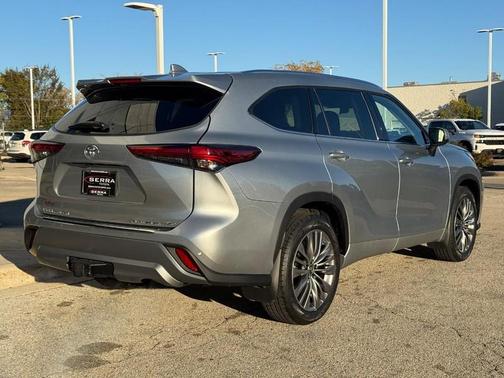 2022 Toyota Highlander Platinum