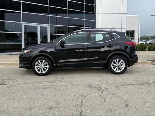 Magnetic Black 2017 Nissan Rogue Sport SV