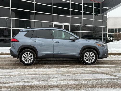 2024 Toyota Corolla Cross LE