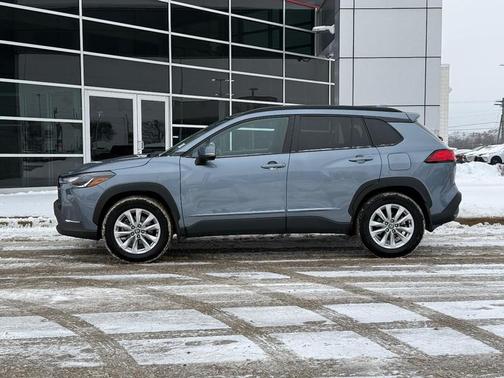 2024 Toyota Corolla Cross LE