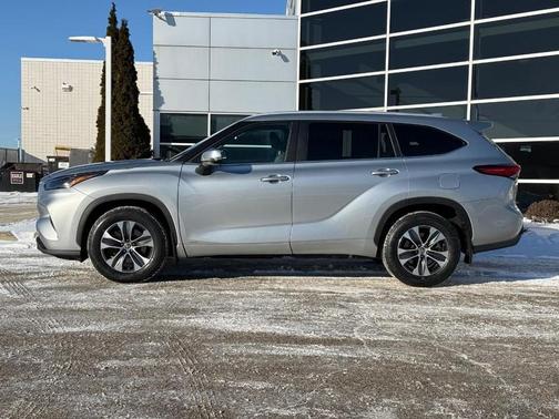 2023 Toyota Highlander Hybrid XLE