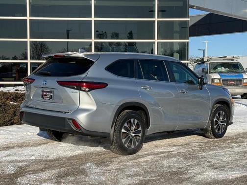 2023 Toyota Highlander Hybrid XLE