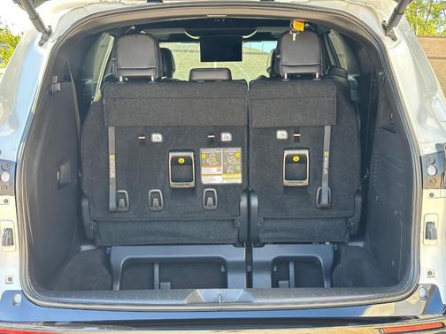 Pearl 2026 Toyota Sienna Limited