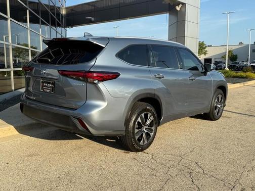 2022 Toyota Highlander Hybrid XLE