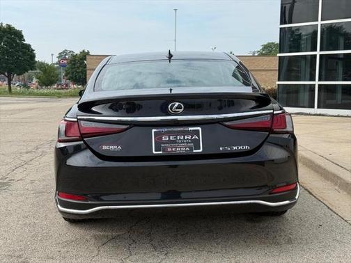 2025 Lexus ES 300h Luxury