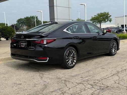 2025 Lexus ES 300h Luxury