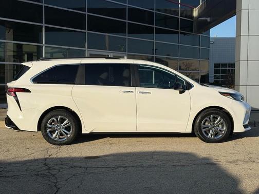 2023 Toyota Sienna XSE 7 Passenger