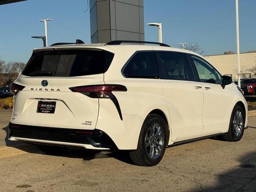 2023 Toyota Sienna XSE 7 Passenger