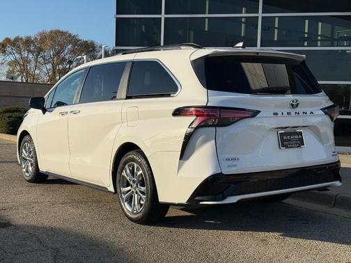 2023 Toyota Sienna XSE 7 Passenger