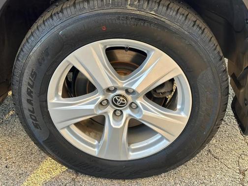 2021 Toyota Highlander LE