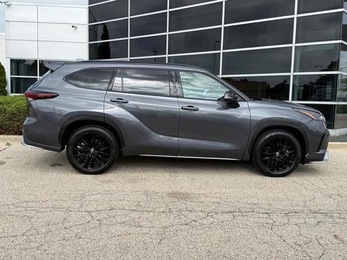 Magnetic Gray Metallic 2024 Toyota Highlander XSE