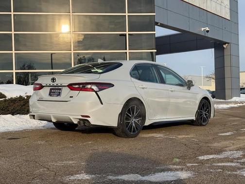 2022 Toyota Camry SE