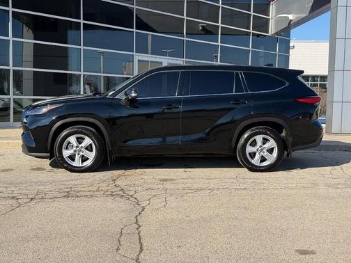Midnight Black Metallic 2021 Toyota Highlander LE