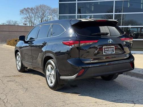 Midnight Black Metallic 2021 Toyota Highlander LE
