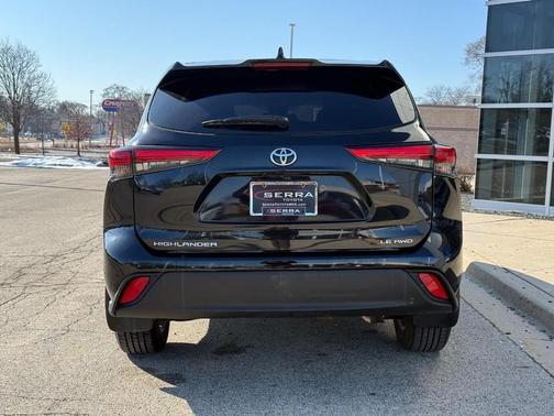Midnight Black Metallic 2021 Toyota Highlander LE