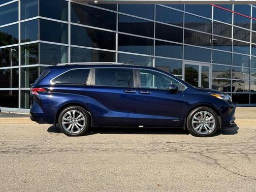 2021 Toyota Sienna Platinum 7 Passenger
