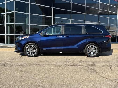 2021 Toyota Sienna Platinum 7 Passenger