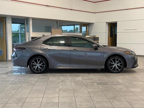 Predawn Gray Mica 2024 Toyota Camry SE