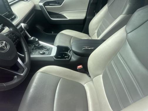 2022 Toyota RAV4 Hybrid XLE Premium