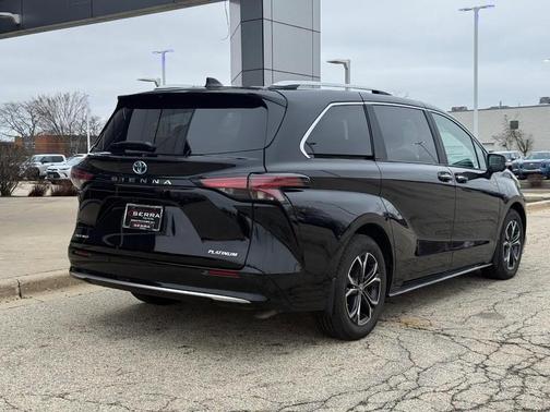 2025 Toyota Sienna Platinum