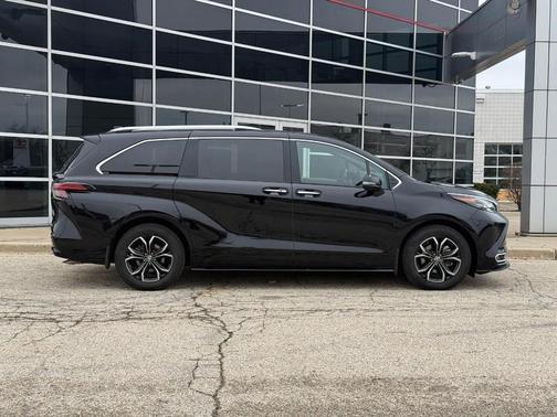 2025 Toyota Sienna Platinum