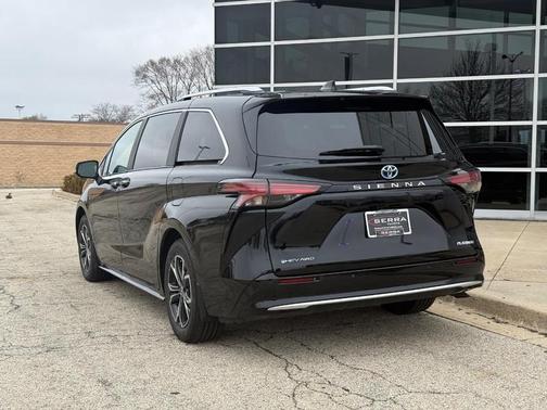 2025 Toyota Sienna Platinum