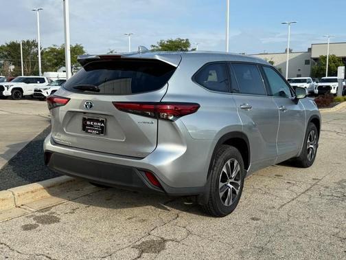 2022 Toyota Highlander Hybrid XLE