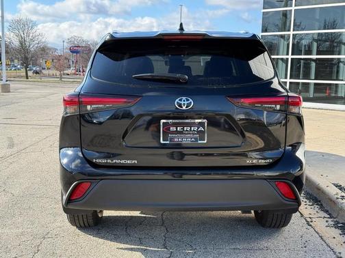 Midnight Black Metallic 2025 Toyota Highlander XLE