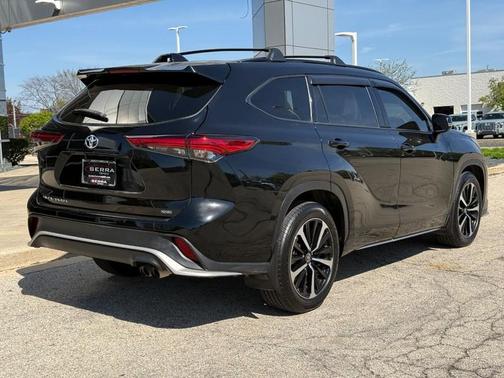 Midnight Black Metallic 2022 Toyota Highlander XSE