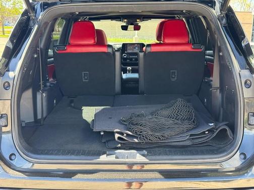 Midnight Black Metallic 2022 Toyota Highlander XSE