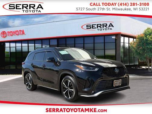 Midnight Black Metallic 2022 Toyota Highlander XSE