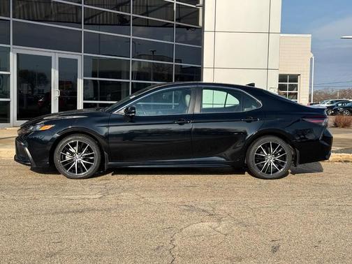 Midnight Black Metallic 2023 Toyota Camry SE