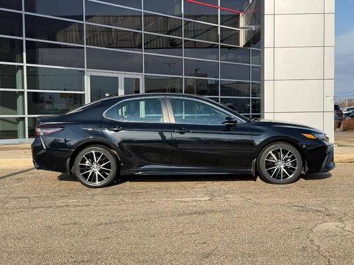 Midnight Black Metallic 2023 Toyota Camry SE
